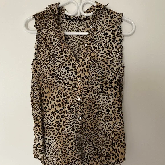Zara basic leopard print button up top - Picture 1 of 2